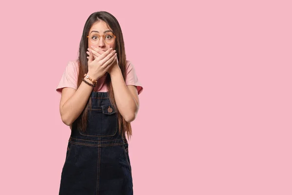 Junge Coole Frau Überrascht Und Schockiert — Stockfoto