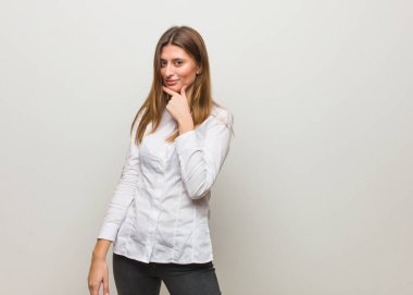 Genç Rus kız hakkında bir fikir düşünüyorum