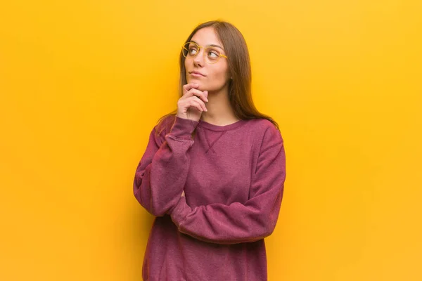 Young Casual Woman Doubting Confused — Stock Photo, Image