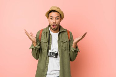 Genç Filipinli gezgin şaşırdı ve şok oldu..