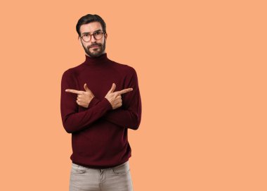 Genç doğal insan iki seçenek arasında seçim yapar.