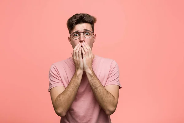 Ung Cool Kaukasisk Man Rädd Och Rädd — Stockfoto