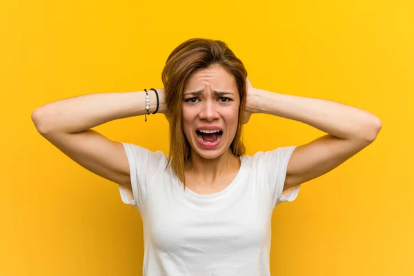 Young Natural Caucasian Woman Covering Her Ears Hands Trying Hear — Stock Photo, Image