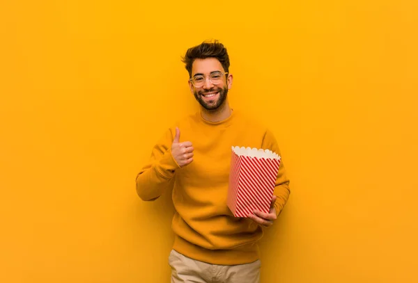 Young Man Holding Popcorns Smiling Raising Thumb — Stock Photo, Image