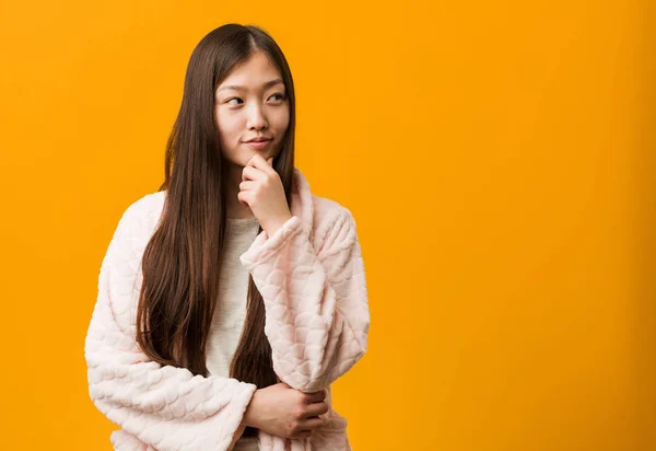Young Chinese Woman Pajama Looking Sideways Doubtful Skeptical Expression — 스톡 사진