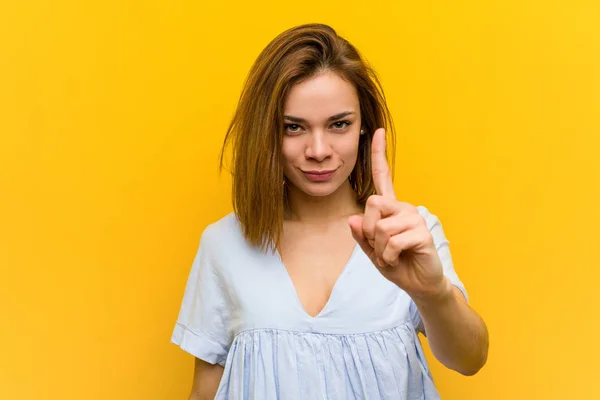 Giovane Bella Giovane Donna Mostrando Numero Uno Con Dito — Foto Stock