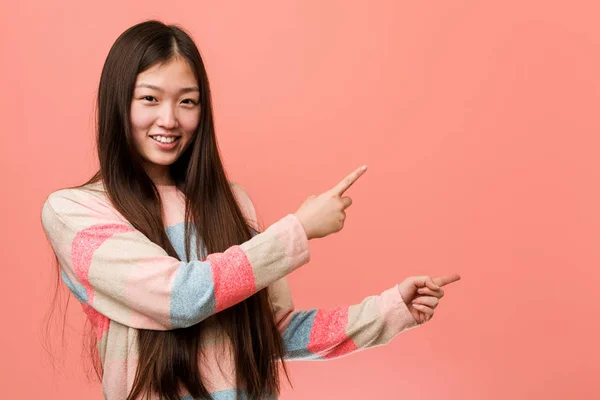 Young Cool Chinese Woman Excited Pointing Forefingers Away — 스톡 사진