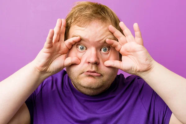 Junge Authentische Rotschopf Dicke Mann Halten Die Augen Offen Eine — Stockfoto