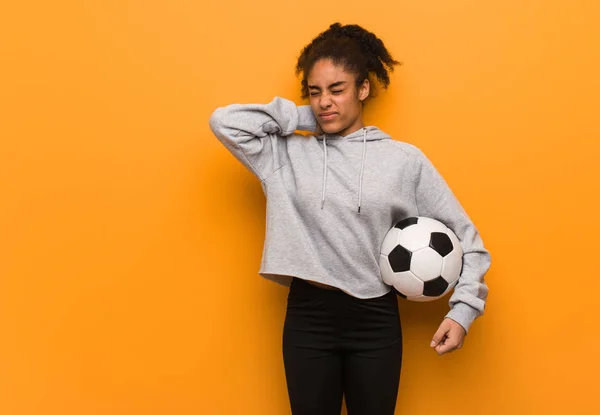 Young Fitness Black Woman Suffering Neck Pain Holding Soccer Ball — Stock Photo, Image