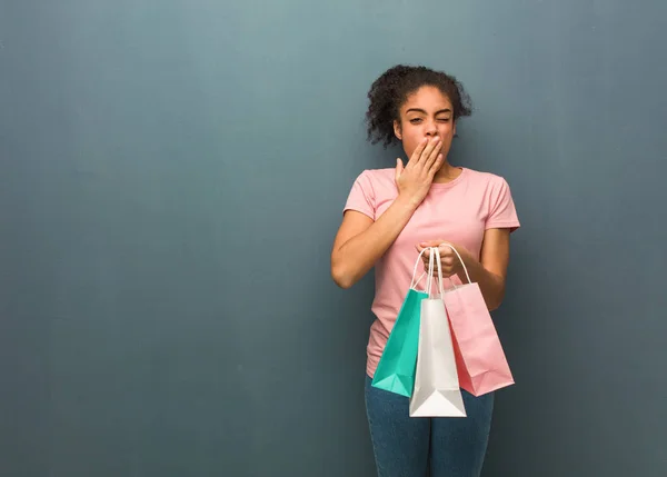 Young Black Woman Tired Very Sleepy She Holding Shopping Bags — 스톡 사진