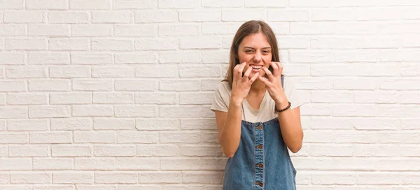 Mladý Hipster Žena Naštvaný Rozrušený — Stock fotografie