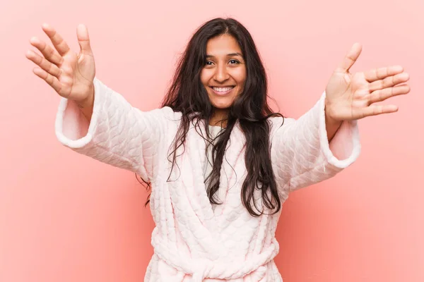 Young Indian Woman Wearing Pajama Feels Confident Giving Hug Camera — Stock Photo, Image