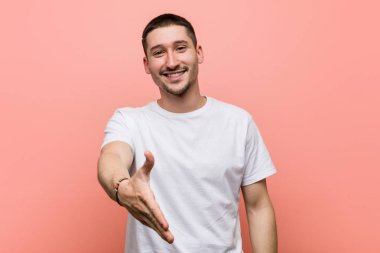 Tebrik jest kamera el germe genç Casual adam.