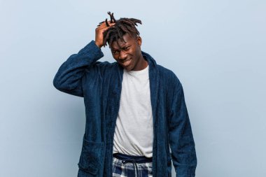 Genç Afrika siyah adam giyen pijama şok olmak, o önemli toplantı hatırladı.