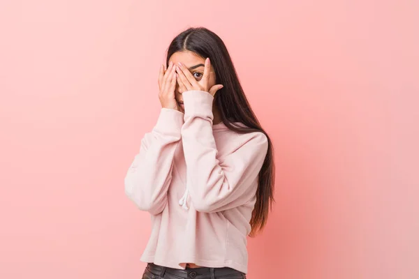 Young Pretty Arab Woman Wearing Casual Sport Look Blink Fingers — Stock Photo, Image