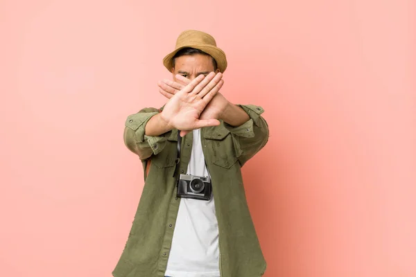 Joven Viajero Filipino Haciendo Gesto Negación —  Fotos de Stock