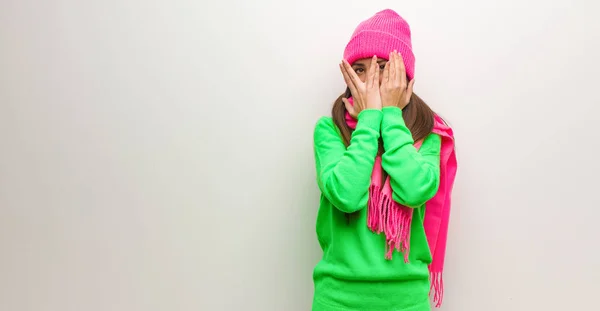 Joven Mujer Moderna Siente Preocupada Asustada — Foto de Stock