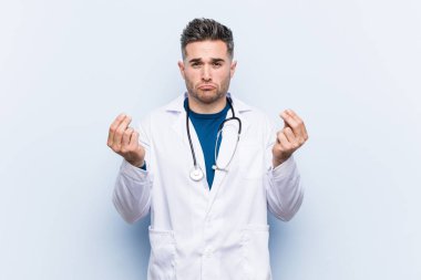 Genç yakışıklı doktor adam o para olduğunu gösteren.