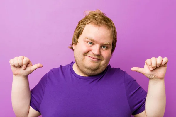 Young Authentic Redhead Fat Man Feels Proud Self Confident Example — Stock Photo, Image