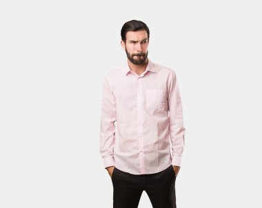 Yakışıklı delikanlı hakkında bir fikir düşünüyorum