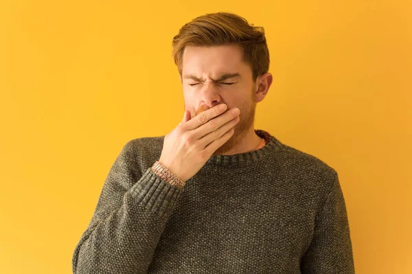 Jeune Rousse Homme Visage Gros Plan Fatigué Très Somnolent — Photo