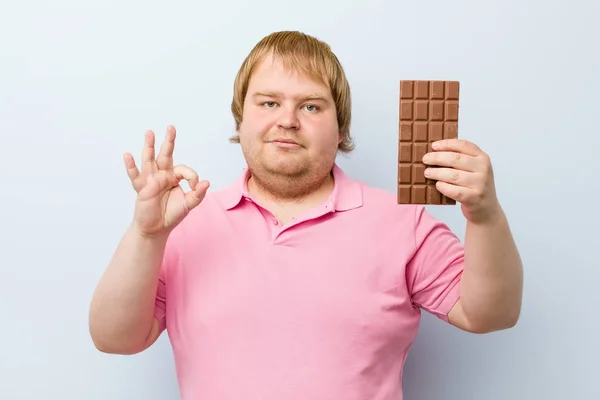 Caucasian Crazy Blond Fat Man Holding Chocolate Tablet — Stock Photo, Image