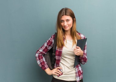 Genç öğrenci kalçaelleri ile genç öğrenci Rus kadın