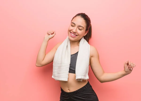 Joven Mujer Fitness Bailando Divirtiéndose —  Fotos de Stock