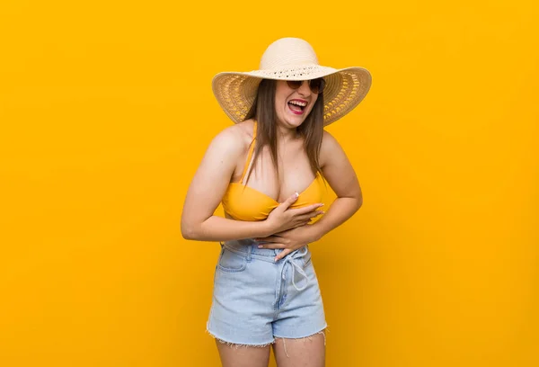 Young Caucasian Woman Wearing Straw Hat Summer Look Laughs Happily — Stock Photo, Image