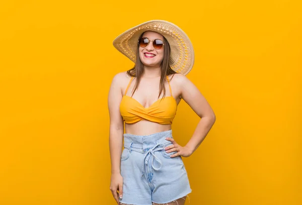 Young Caucasian Woman Wearing Straw Hat Summer Look Happy Smiling — Stock Photo, Image