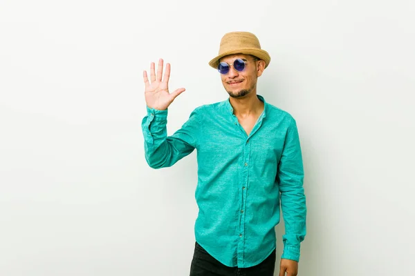 Young Hispanic Man Wearing Summer Clothes Smiling Cheerful Showing Number — Stock Photo, Image