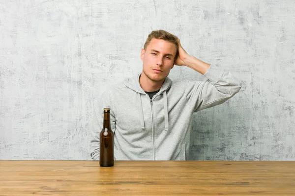 Young Man Drinking Beer Table Being Shocked She Has Remembered — Stock Photo, Image