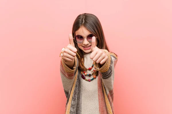 Menina Hippie Com Polegares Para Cima Saúde Sobre Algo Apoio — Fotografia de Stock