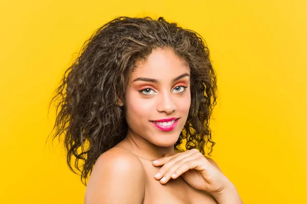 Close Van Een Jonge Afro Amerikaanse Mooie Make Vrouw Poseren — Stockfoto