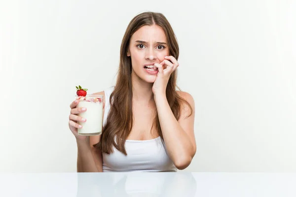 Young Caucasian Woman Holding Smoothie Biting Fingernails Nervous Very Anxious — Stock Photo, Image
