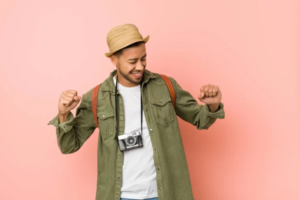 Joven Viajero Filipino Hombre Bailando Divirtiéndose — Foto de Stock