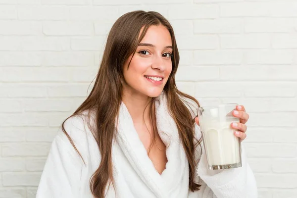 Young Caucasian Woman Having Breakfast — Stock Photo, Image