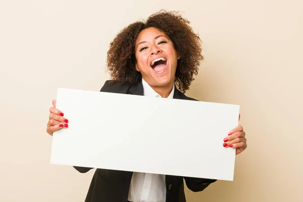 Junge Afrikanisch Amerikanische Frau Mit Einem Plakat Das Einen Sieg — Stockfoto