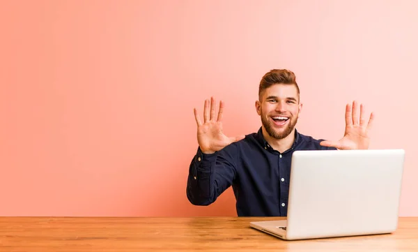 Young Man Working His Laptop Showing Number Ten Hands — Stock Photo, Image