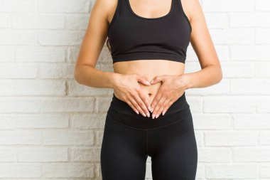 Genç arap sportif kadın poz