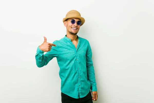 Young Hispanic Man Wearing Summer Clothes Person Pointing Hand Shirt — Stock Photo, Image