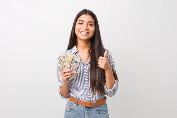 Jonge Arabische Vrouw Houdt Dollars Glimlachend Het Verhogen Van Duim — Stockfoto