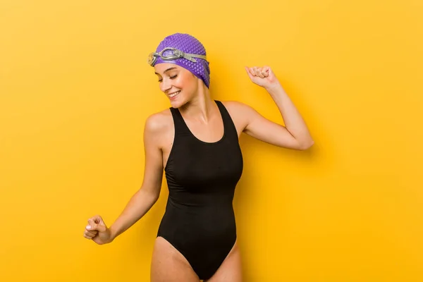 Giovane Nuotatrice Caucasica Che Balla Diverte — Foto Stock