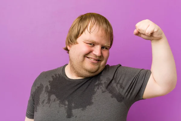 Caucasian Crazy Blond Fat Man Sweating — Stock Photo, Image