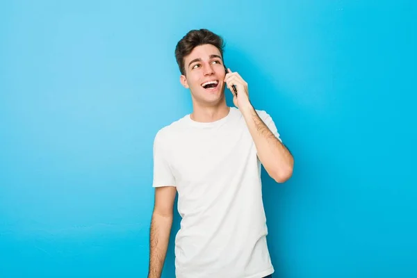 Adolescente Caucasico Uomo Parlando Telefono — Foto Stock