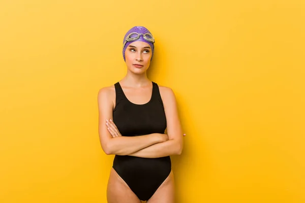 Jovem Nadadora Caucasiana Cansada Uma Tarefa Repetitiva — Fotografia de Stock