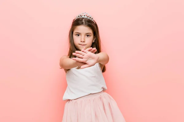 Маленька Дівчинка Принцесі Дивиться Робить Жест Заперечення — стокове фото