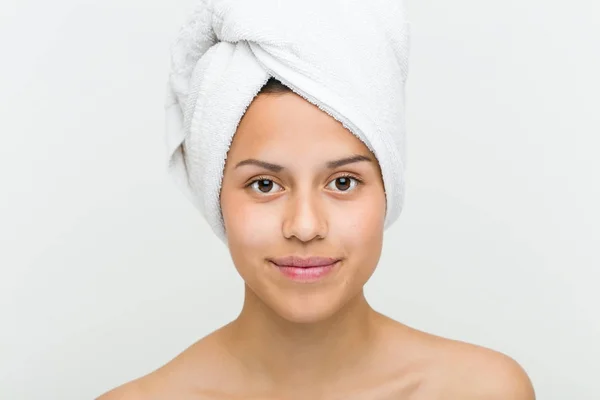 Close Beautiful Natural Hispanic Young Woman Towel Her Head — Stock Photo, Image