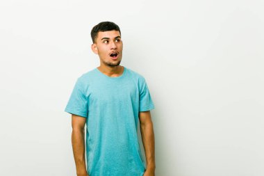 Genç İspanyol adam gördüğü bir şey yüzünden şok oldu.