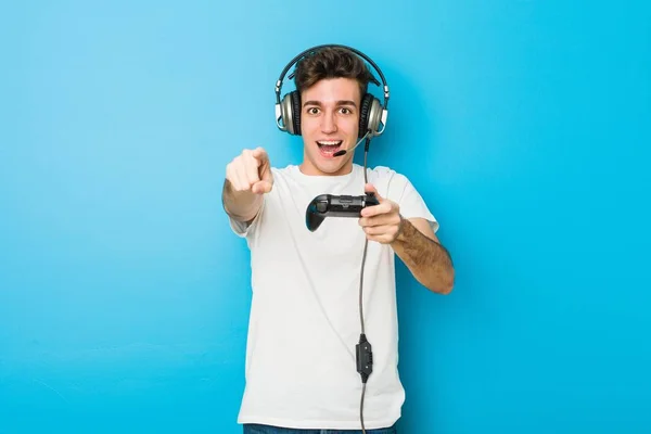 Adolescente Caucásico Hombre Usando Auriculares Controlador Juego —  Fotos de Stock